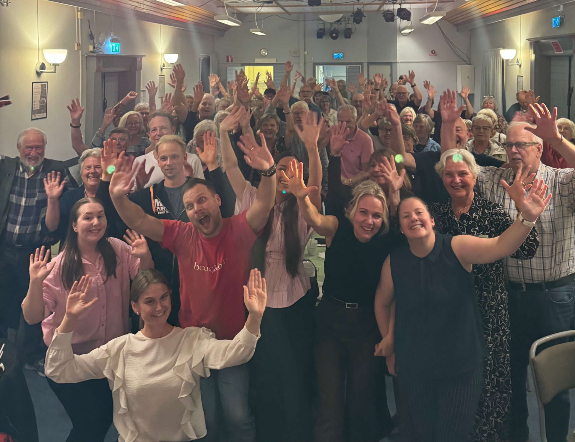 Glada medlemmar på Hemgårdens medlemsmöte 2026